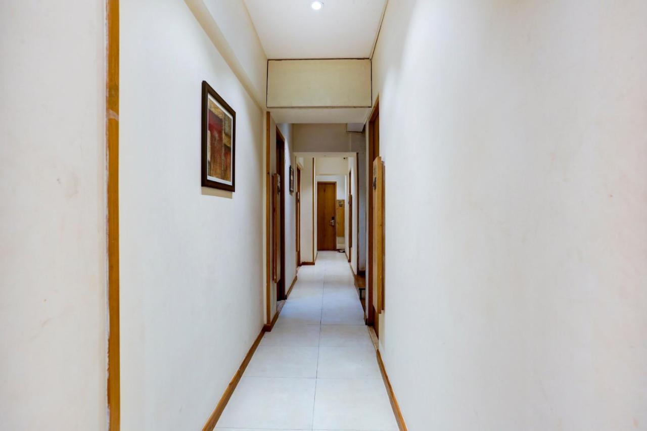 Oyo 81549 Hotel Elegance Nx Bombaim Exterior foto