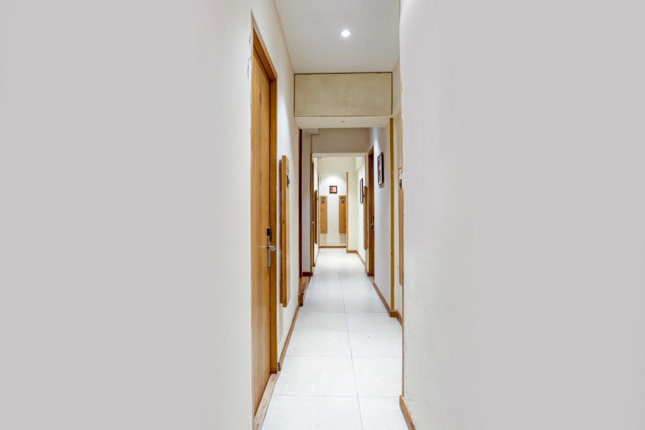 Oyo 81549 Hotel Elegance Nx Bombaim Exterior foto